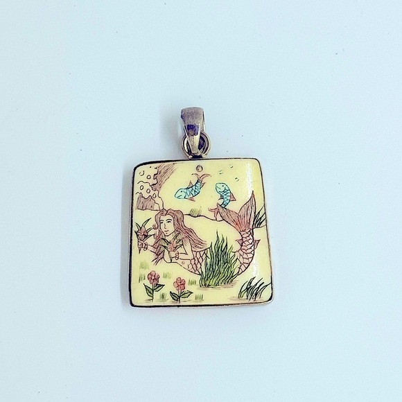 Mermaid Scrimshaw dyed in colors ivory and silver pendant - Picture 2 of 5